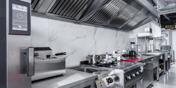 Desengrase Campanas Extractoras de Cocinas en Barcelona · Cocina de Cafeterías