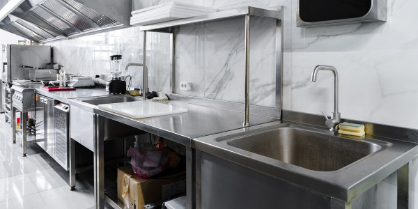 Limpiezas de Conductos de Extracción y Ventilación en Barcelona · Cocina de Hostales